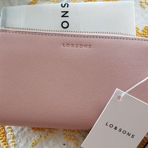 Lo & Sons leather wallet